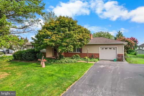 112 Rembrandt Dr, Lancaster, PA, 17603-9718 | Card Image