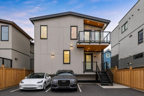 2-369 E 16th Ave, Vancouver, BC, V5T2T7 | Card Image