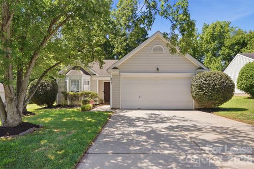 9740 Veronica Dr, Charlotte, NC, 28215-7554 | Card Image