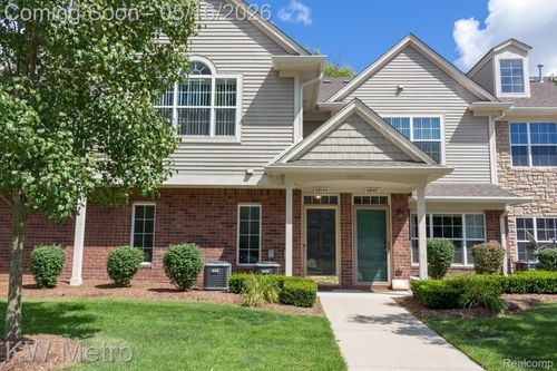 49144 Woods Dr, Shelby Twp, MI, 48317-1854 | Card Image