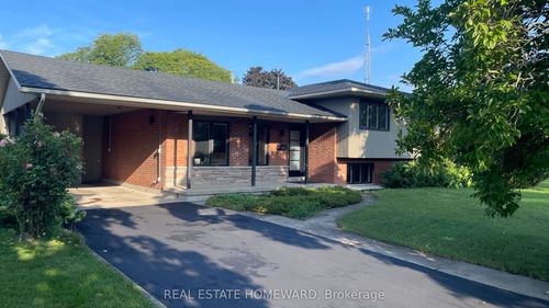 33 Strathcona Dr, St Catharines, ON, L2M2A8 | Card Image