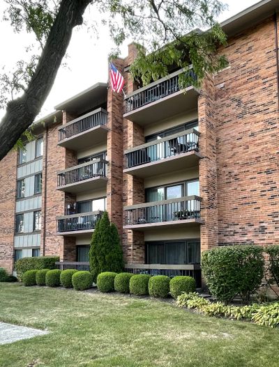 308 - 77 Lake Hinsdale Drive, Condo with 2 bedrooms, 2 bathrooms and 1 parking in Willowbrook IL | Image 2