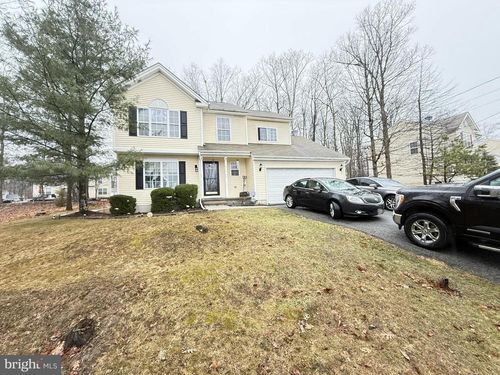 1152 Dorset Dr, Bushkill, PA, 18324-6865 | Card Image