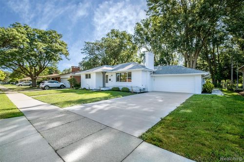 22958 Beaconsfield Ave, Eastpointe, MI, 48021-2063 | Card Image