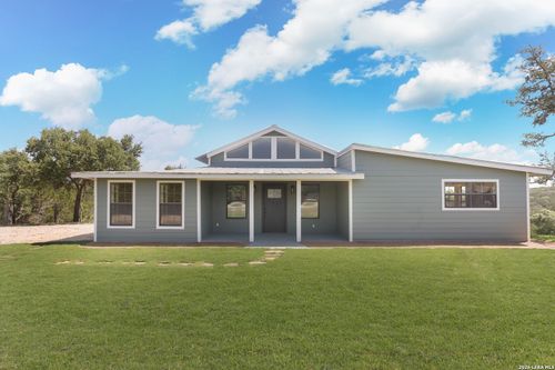 693 Snake Rd, Pipe Creek, TX, 78063-5205 | Card Image