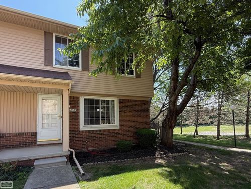 51250 Johns Dr, Chesterfield, MI, 48047-1435 | Card Image