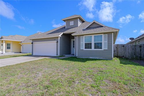 125 Shadow Moss Ln, Rockport, TX, 78382-2002 | Card Image