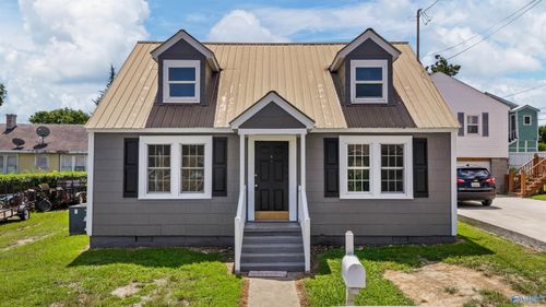 302 9th St Nw, Fort Payne, AL, 35967-2719 | Card Image