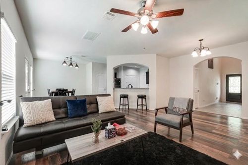 901 Jefferson Ave, Cleveland, TX, 77327-5516 | Card Image