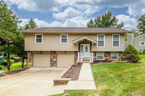 813 Edgewood Dr, Lake St Louis, MO, 63367-2403 | Card Image