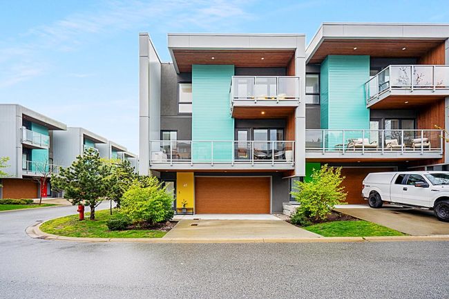 41 - 3595 Salal Drive, Townhouse with 3 bedrooms, 2 bathrooms and 4 parking in North Vancouver BC | Image 1