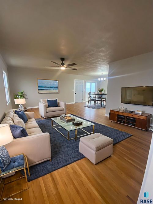 2800 N Bent Grass Ct, Sioux Falls, SD, 57107-1164 | Card Image