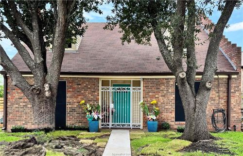 900 Westview St, Bryan, TX, 77802-1247 | Card Image