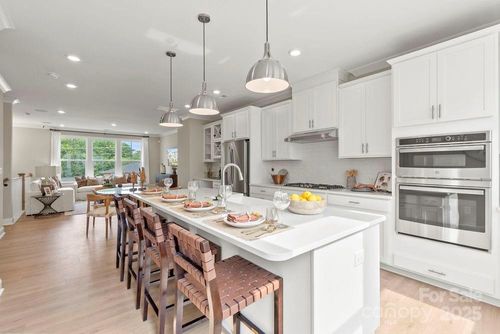 9462 Senator Royall Dr, Charlotte, NC, 28262-6553 | Card Image