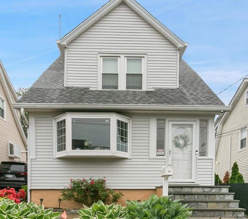 38 Emmett Ter, New Rochelle, NY, 10805-1202 | Card Image