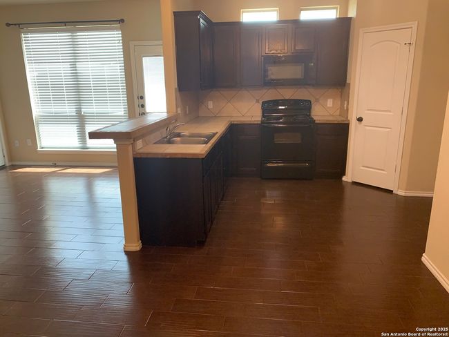 201 Anne Louise Dr, Home with 3 bedrooms, 3 bathrooms and null parking in New Braunfels TX | Image 8