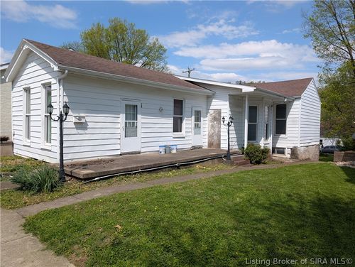 628 W 3rd St, Madison, IN, 47250-3115 | Card Image