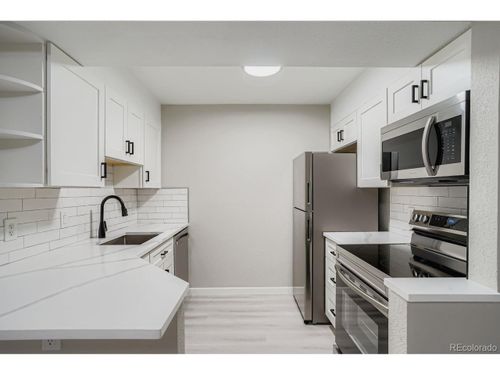 102c-3050 W 32nd Ave, Denver, CO, 80211-3291 | Card Image