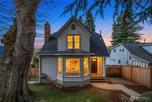 3019 31st Ave W, Seattle, WA, 98199 | Card Image