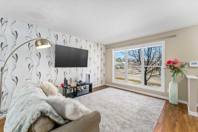1587 New Brighton Drive Se, Home with 3 bedrooms, 2 bathrooms and 2 parking in Calgary AB | Image 4