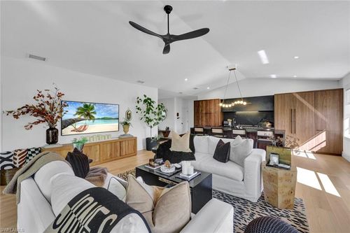 746 Park Ave, NAPLES, FL, 34110-1510 | Card Image