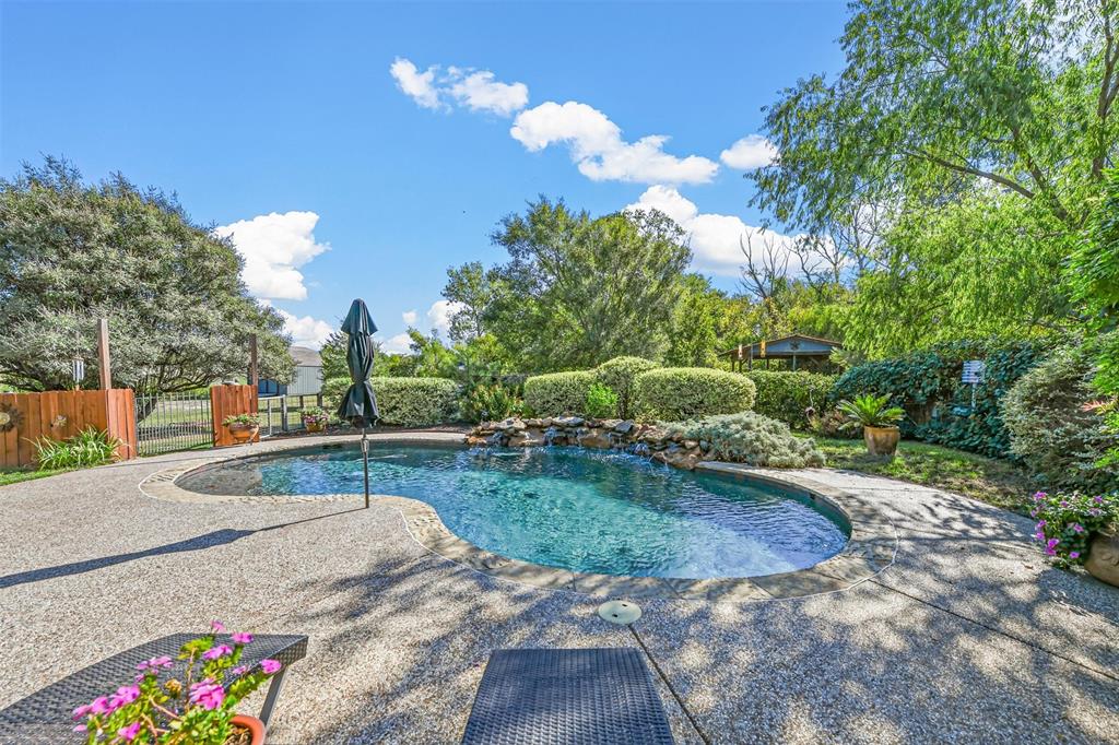 Roe Helm Cir, Rhome, TX 76078