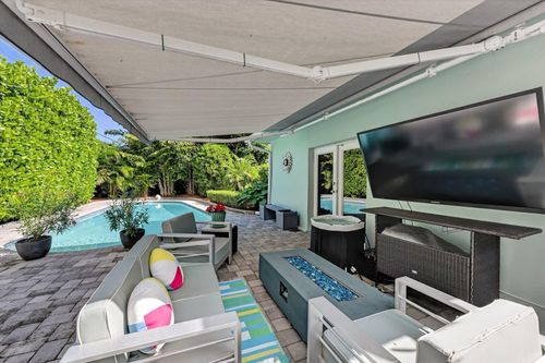 937 Se 7th St, Deerfield Beach, FL, 33441-5739 | Card Image