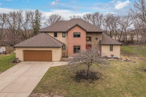 1960 Knollwood Dr, Fairmont, MN, 56031-2304 | Card Image