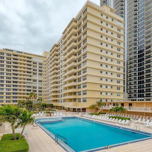 305-4747 Collins Ave, Miami Beach, FL, 33140-3222 | Card Image