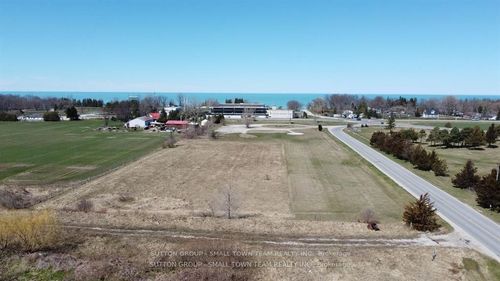 34055 Gore Rd, Grand Bend, ON, N0M1T0 | Card Image