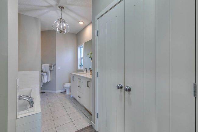 8 Drake Landing Street, House other with 3 bedrooms, 3 bathrooms and 4 parking in Okotoks AB | Image 16