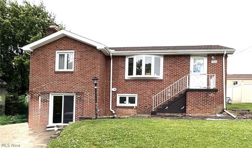 105 Jameson St, Weirton, WV, 26062-2736 | Card Image