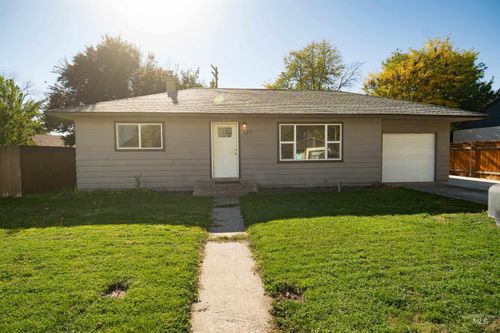 127 E 8th N, Mountain Home, ID, 83647-2107 | Card Image