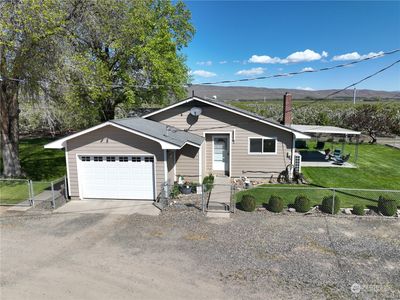 Single family residence on orchard | Image 1