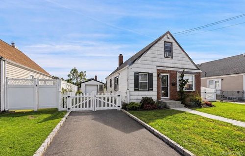 5 Marvin Ave, Hicksville, NY, 11801-5122 | Card Image