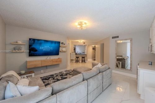 201-10451 W Broward Blvd, Plantation, FL, 33324-2136 | Card Image