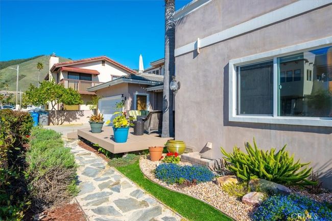 Front yard area | Image 56