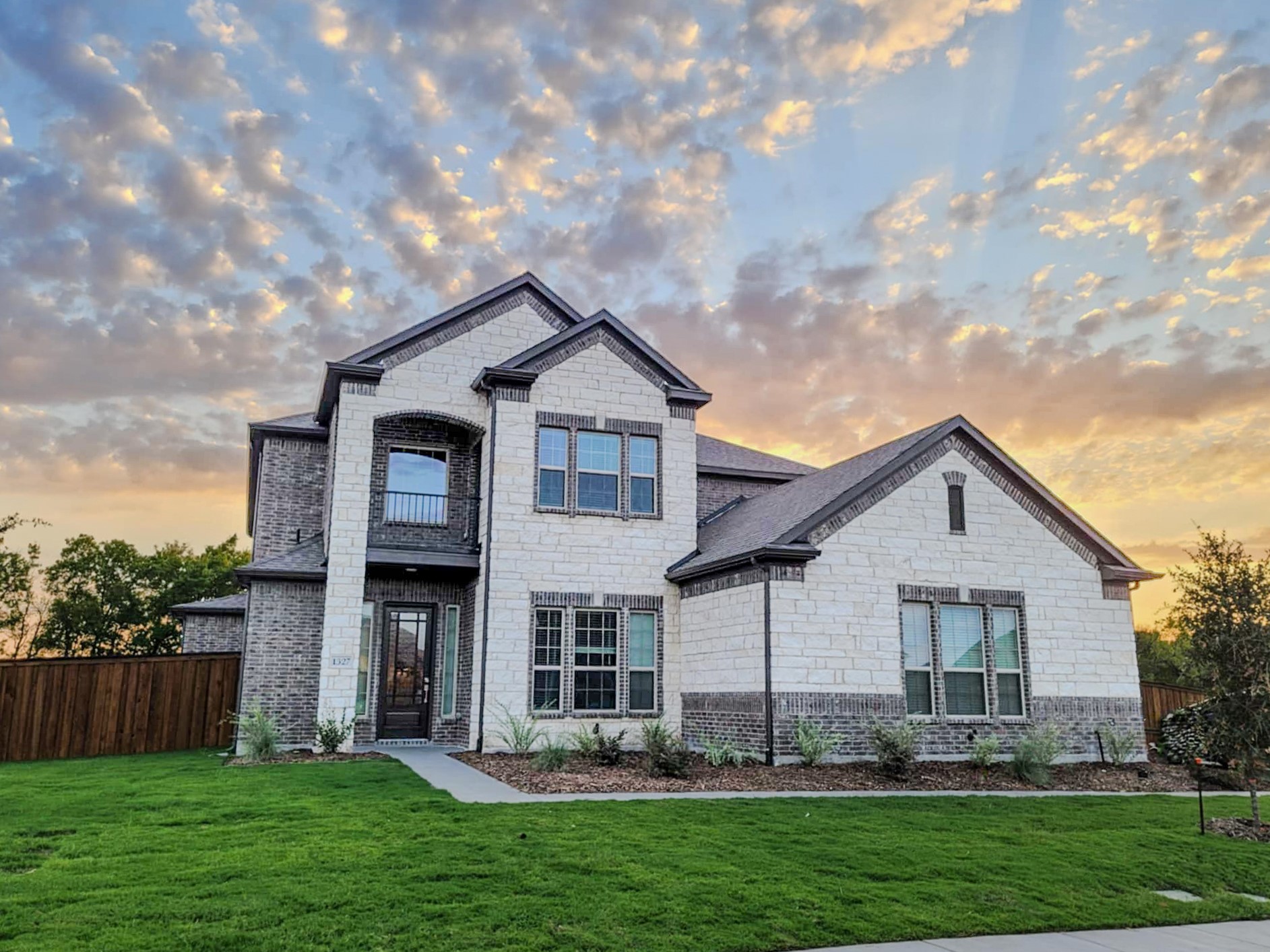 Residential Lease in McLendon Chisholm