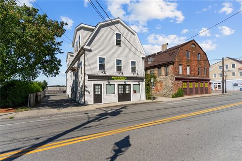 apt-1-227 Thames St, Bristol, RI, 02809-1829 | Card Image