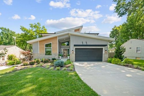 2705 74th St, Prairie Village, KS, 66208-3222 | Card Image