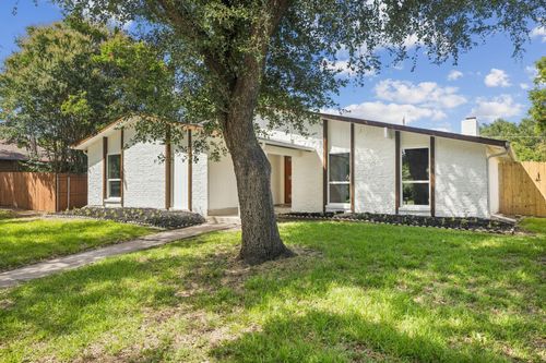 714 Pinehill Ln, Grand Prairie, TX, 75052-6517 | Card Image