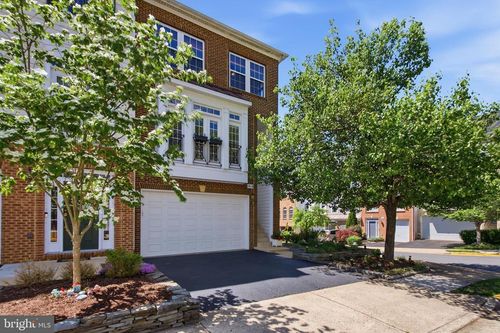 7819 Locust Leaf Ln, ALEXANDRIA, VA, 22315-6120 | Card Image