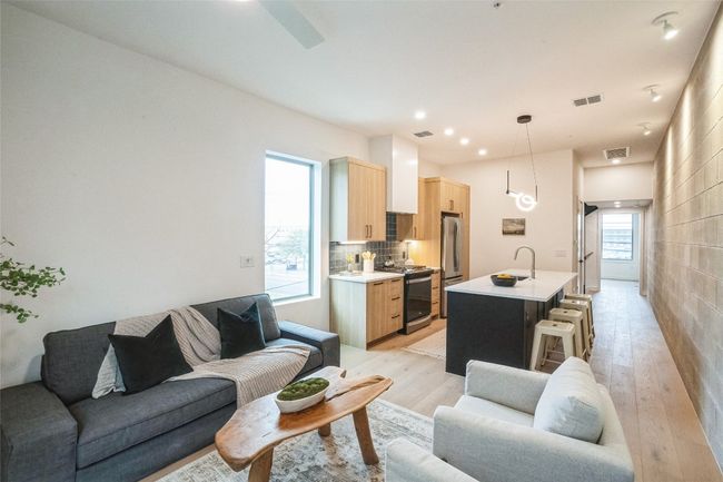 1101 - 700 Denson Dr, Condo with 3 bedrooms, 3 bathrooms and 1 parking in Austin TX | Image 7
