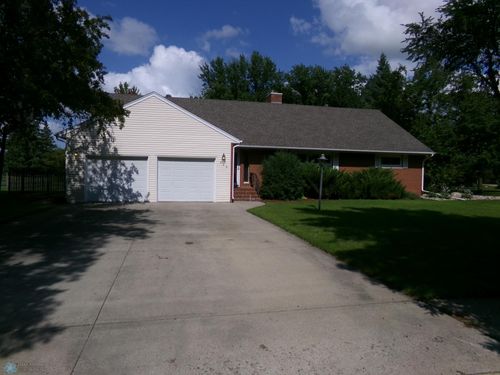 846 2nd St N, Wahpeton, ND, 58075-3402 | Card Image