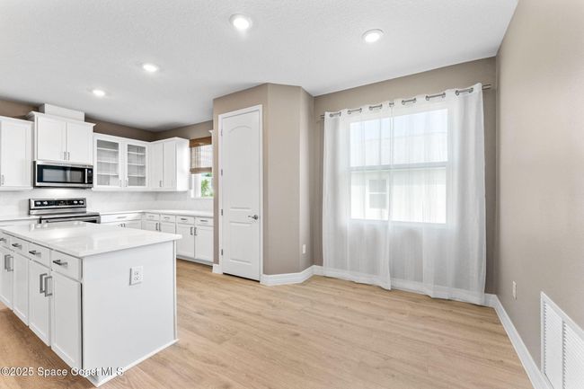 Spacious Kitchen | Image 41