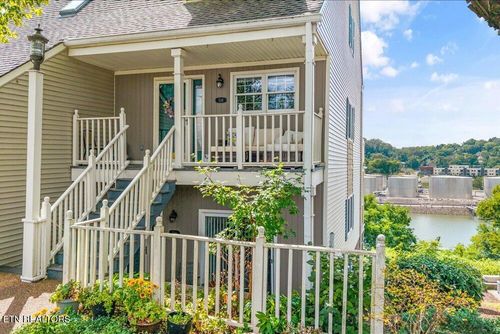 516 Riverfront Way, Knoxville, TN, 37915-2577 | Card Image