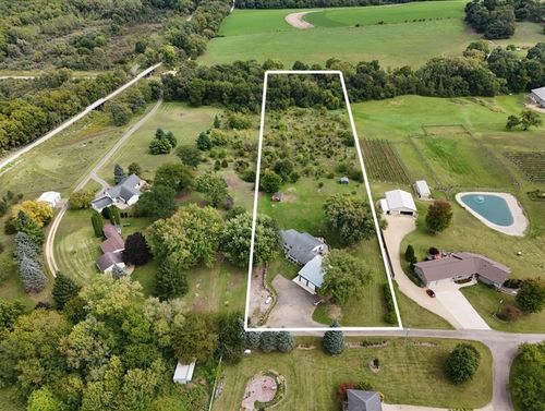 W8192 Pilz Rd, BROWNTOWN, WI, 53522-9536 | Card Image