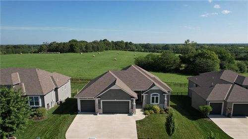 2010 Ne 114th Ter, Kansas City, MO, 64155-1486 | Card Image