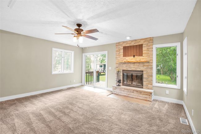 Family Room (rear) | Image 15