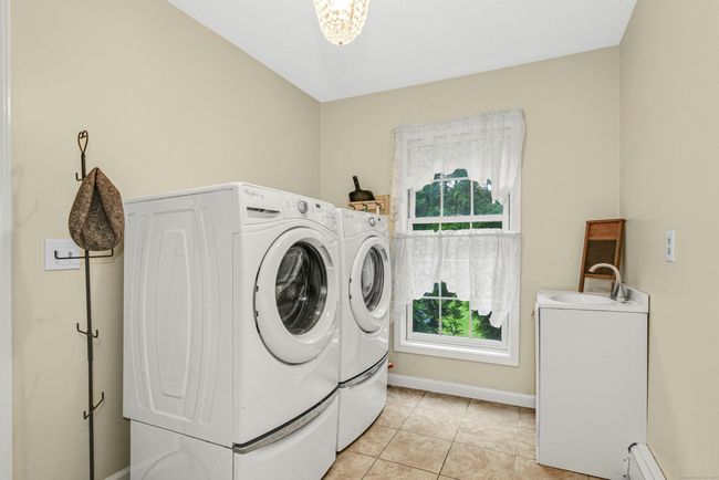 102A Chambers Rd, House other with 4 bedrooms, 3 bathrooms and null parking in Danbury CT | Image 14